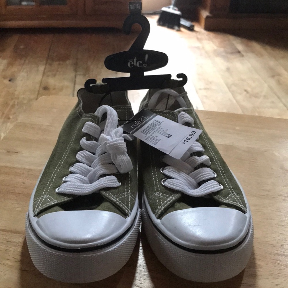 Rue 21 size 7/8 “converse”